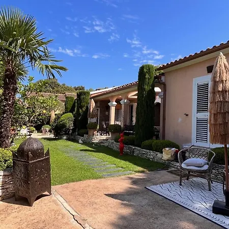 Chez Virginie Alojamento de Acomodação e Pequeno-almoço 4*