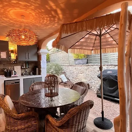 Alojamento de Acomodação e Pequeno-almoço Chez Virginie 4*