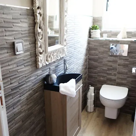 Alojamento de Acomodação e Pequeno-almoço Chez Virginie