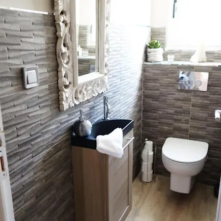 Alojamento de Acomodação e Pequeno-almoço Chez Virginie