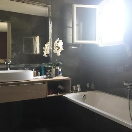 Chez Virginie Alojamento de Acomodação e Pequeno-almoço 4*