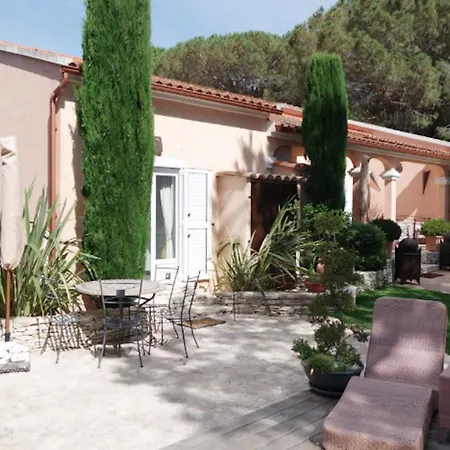 Alojamento de Acomodação e Pequeno-almoço Chez Virginie 4*