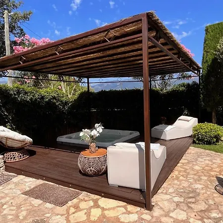 Chez Virginie Bed & Breakfast 3*