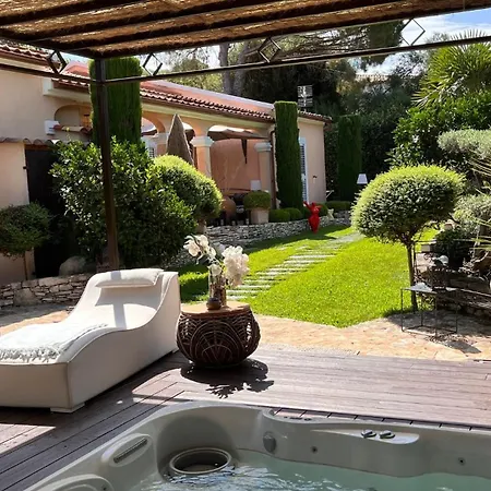 Chez Virginie Bed & Breakfast 3*